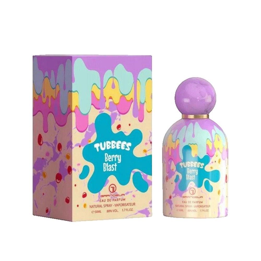 Parfumfles en doos. Opschrift: Tubbees Berry Blast. Kleurrijke, druppelvormige decoratie. Paarse bolvormige dop. Gouden hals.