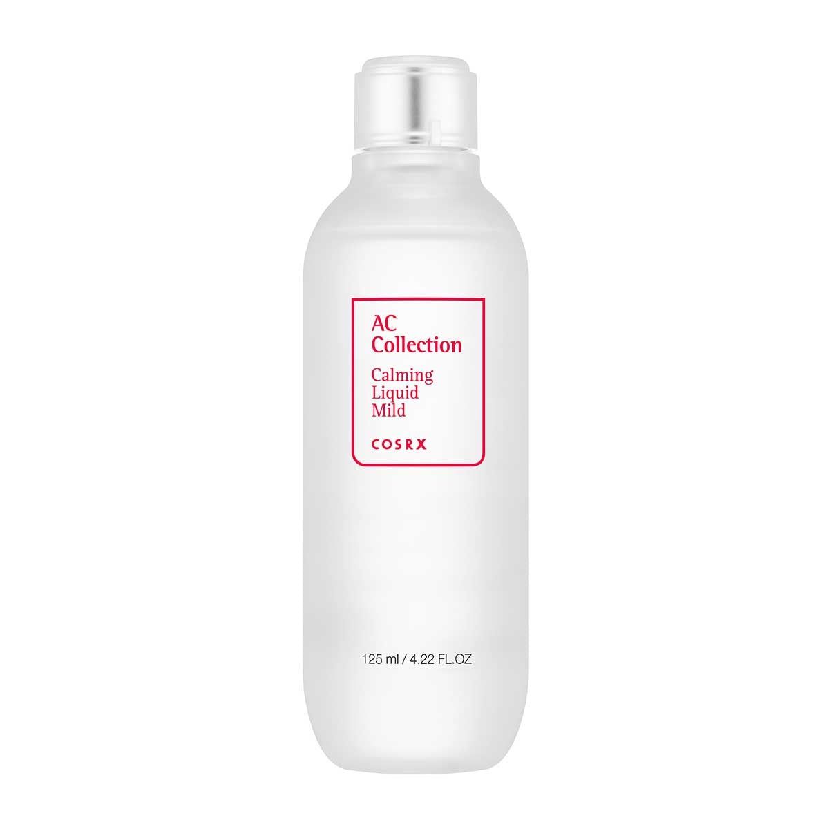 Transparante fles met rood etiket. Tekst: AC Collection, Calming Liquid Mild, COSRX. Zilveren dop. Witte tekst.