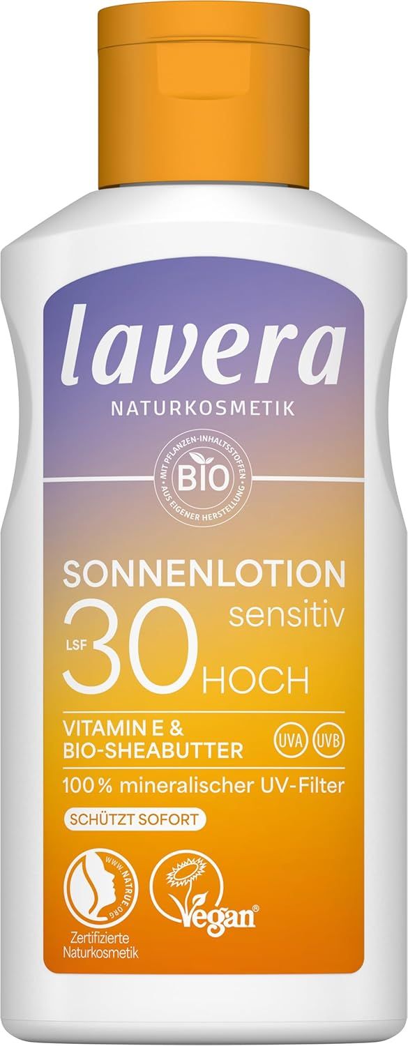 Lavera Sonnenlotion Sensitiv LSF 30. Witte fles met oranje dop. Productnaam en logo zichtbaar.