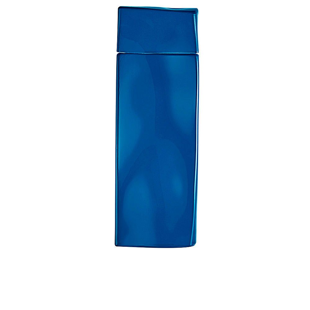 Flacon bleu Kenzo Aqua Pour Homme Eau De Toilette Spray. Forme rectangulaire aux bords arrondis et bouchon carré.