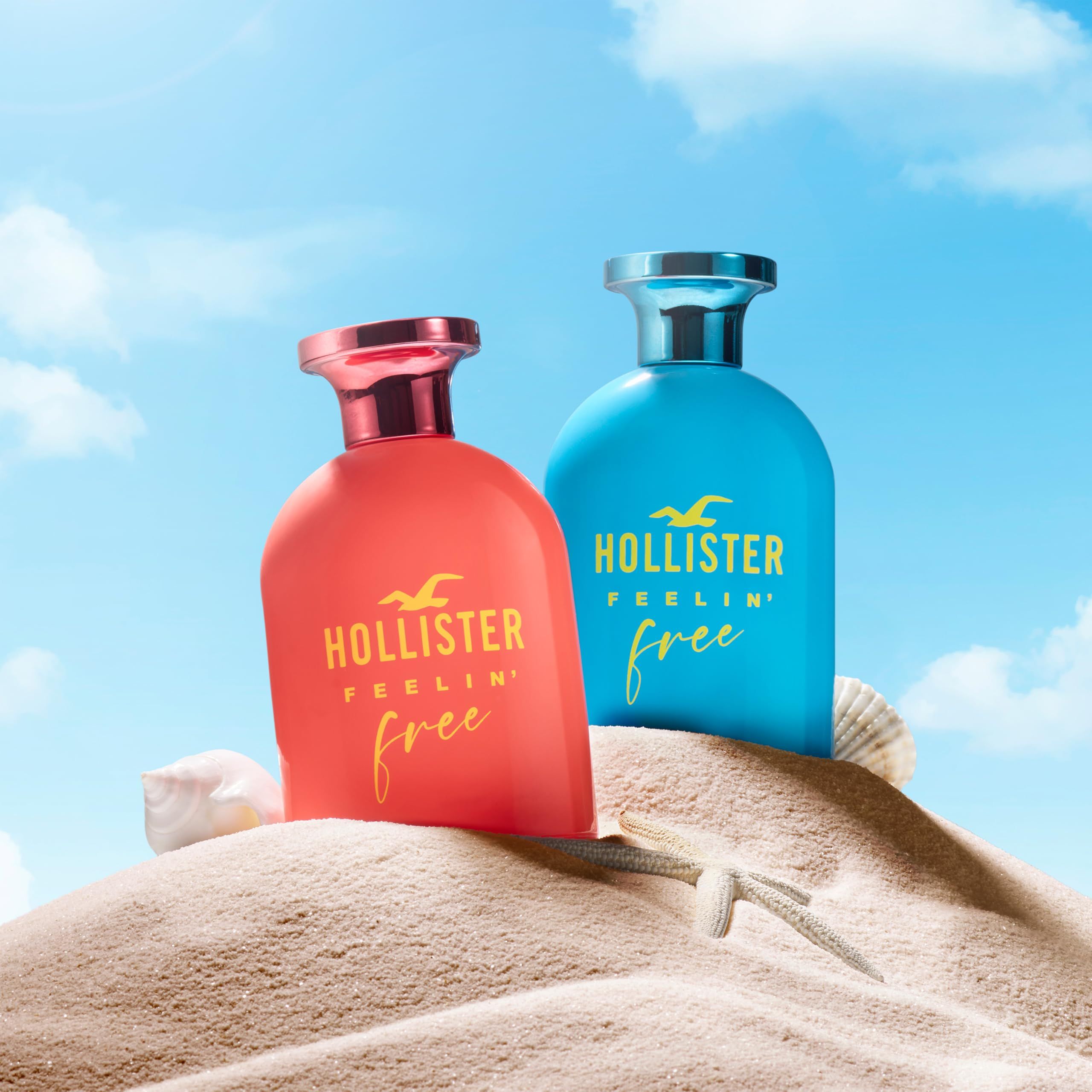 Twee flessen op zand. Opschrift: Hollister Feelin' Free. Roze en blauwe dop. Achtergrond: zand.