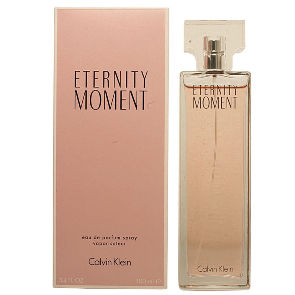 Roze fles en verpakking. Fles met tekst "Eternity Moment". Verpakking met dezelfde tekst en "Calvin Klein".