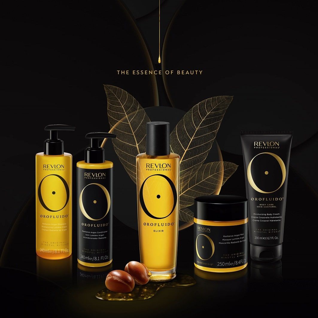 Gamme de produits sur fond noir. Bouteilles, pots et tube. Inscription: Revlon, Orofluido, Elixir, Radiance Argan Mask.