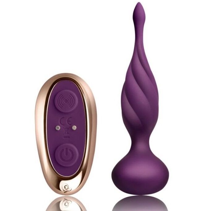 Vibrateur violet texturé en spirale et télécommande ovale à deux boutons.