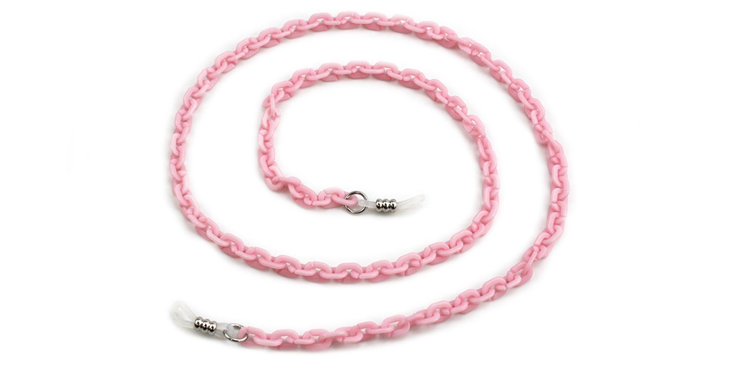 Cordon de lunettes rose. Design tressé. Extrémités métalliques pour attacher aux branches. Fond blanc.