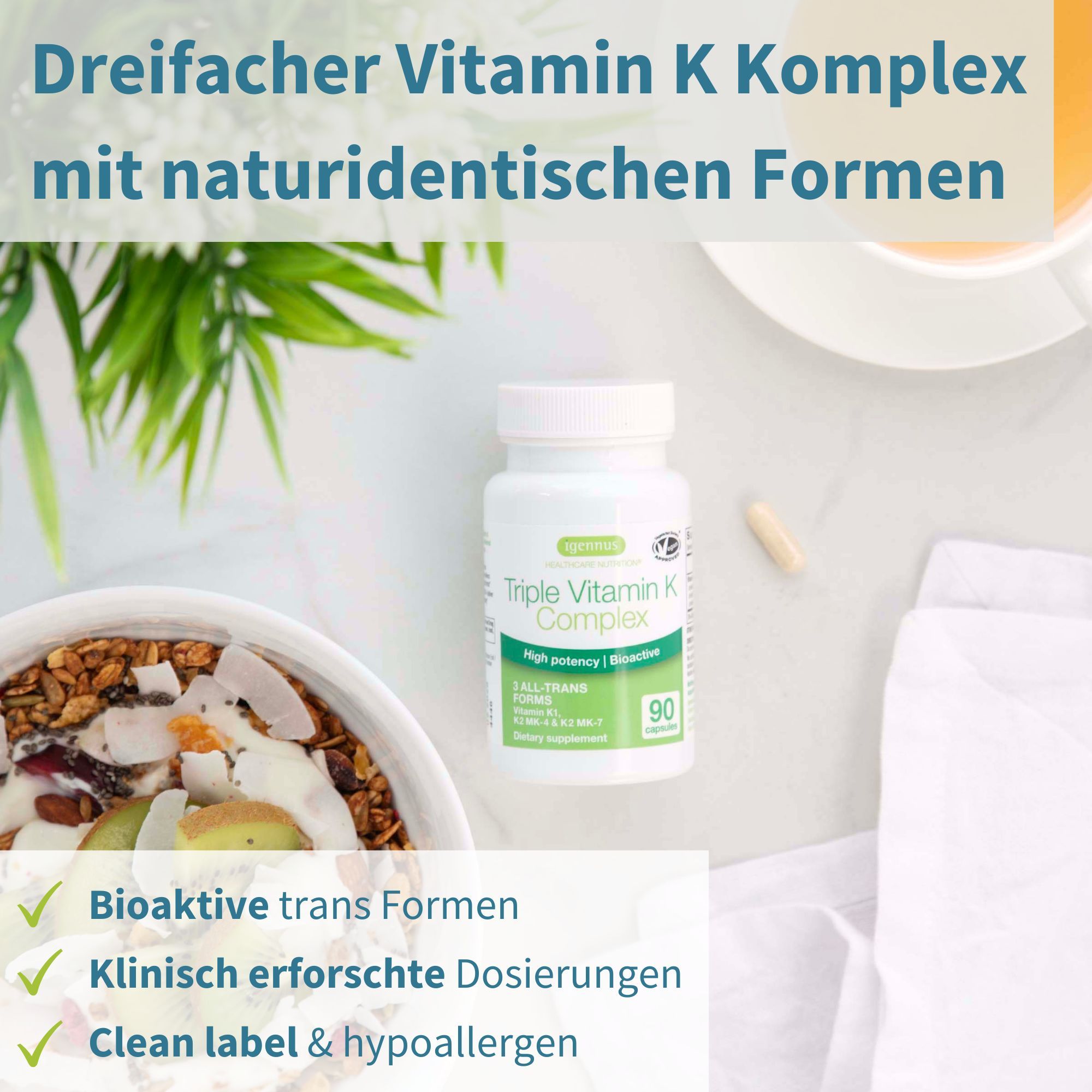 Igennus Vitamin K Complex fles naast een kom muesli en een enkele capsule.