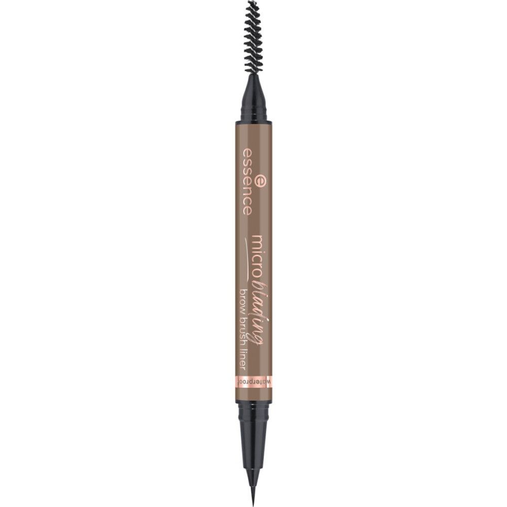 Crayon à sourcils avec brosse et pointe. Crayon brun clair avec brosse et pointe noires. Inscription : Microblading brow brush liner.