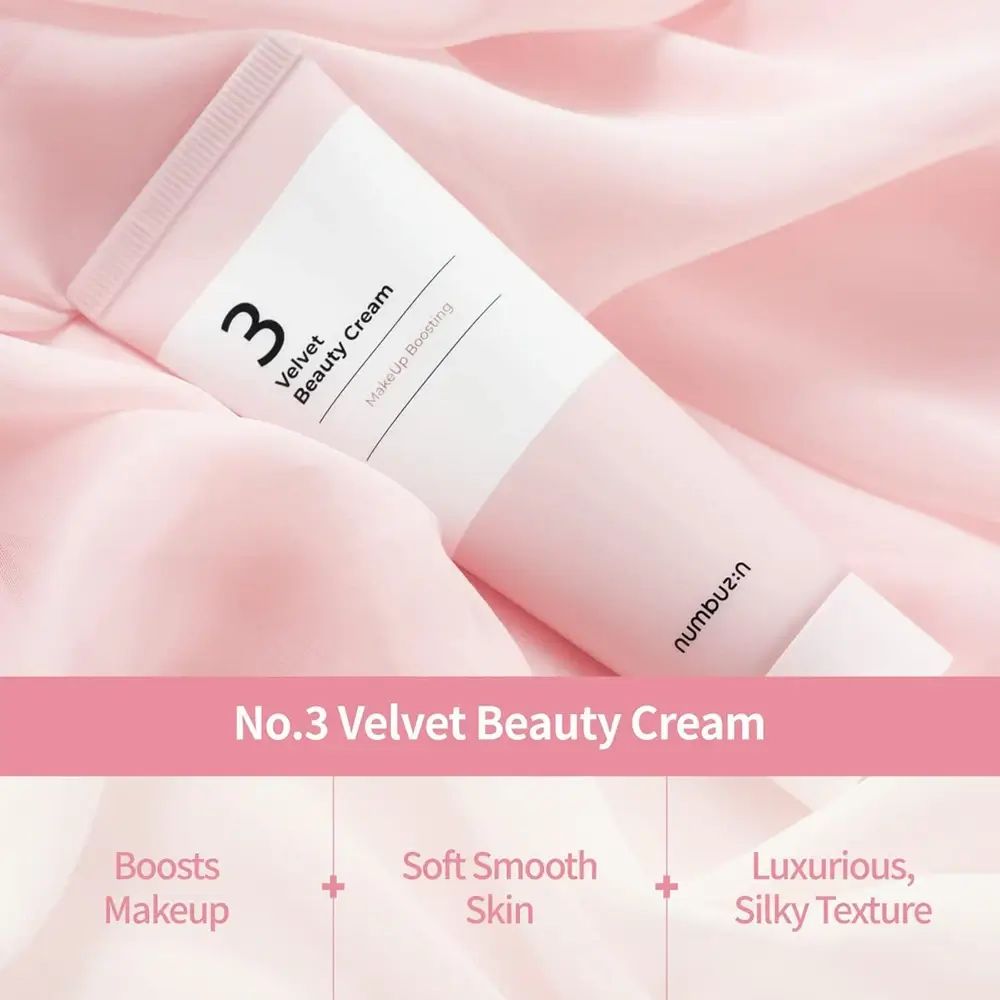 Crèmetube in roze en wit design. Opschrift: No.3 Velvet Beauty Cream. Merk: numbuz:n. Tekst over voordelen.