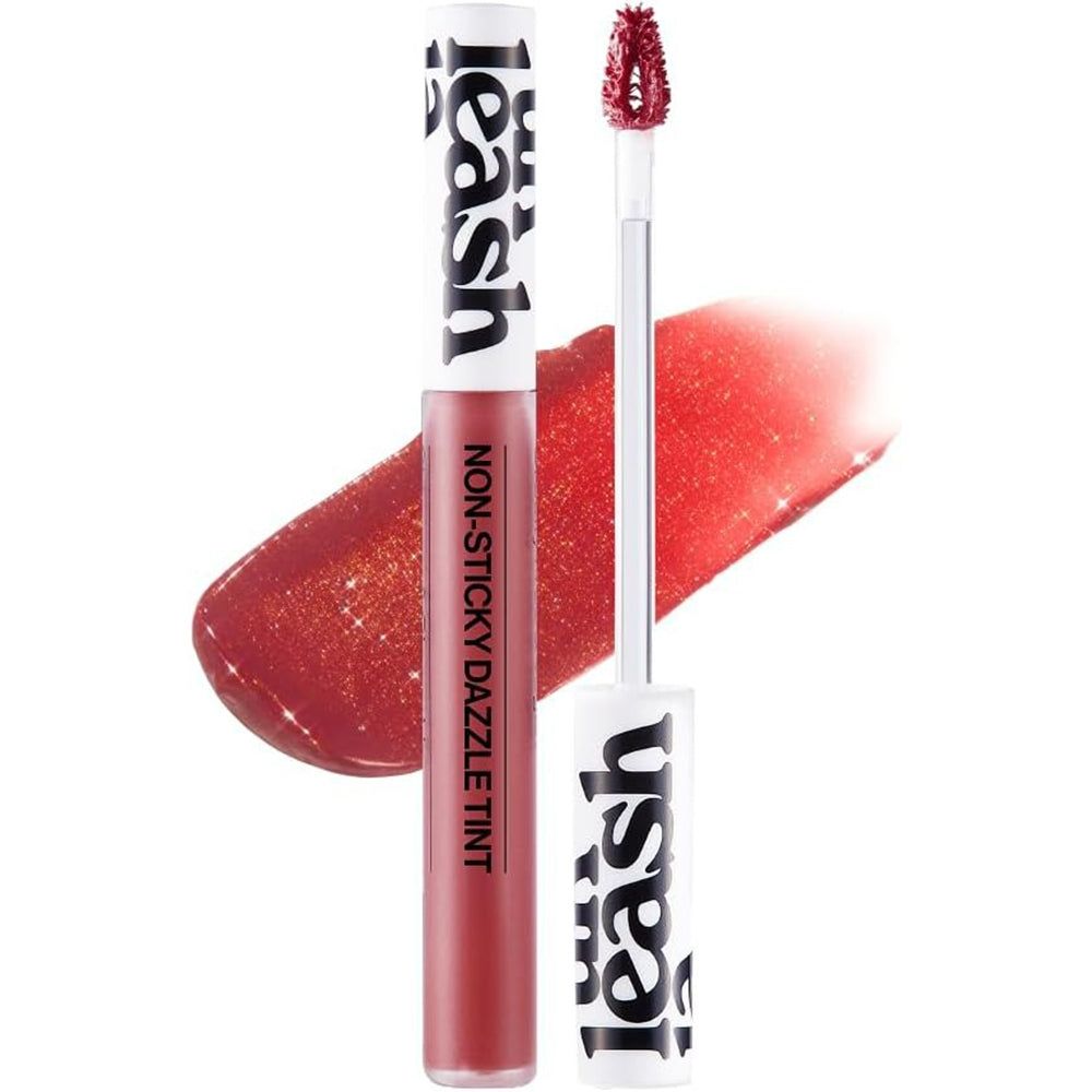 Tube de brillant à lèvres avec applicateur. Inscription : Non-Sticky Dazzle Tint. Brillance rouge.