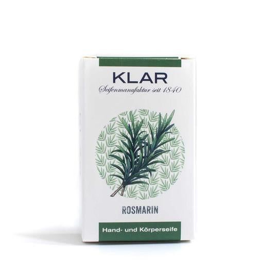 Savon blanc avec emballage vert. Inscription : KLAR, branche de romarin, Rosmarin, savon pour les mains et le corps.