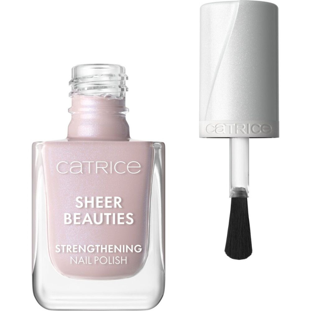 Nagellakflesje met penseel. Roze tint, transparante fles. Opschrift: Catrice, Sheer Beauties, Strengthening Nail Polish.