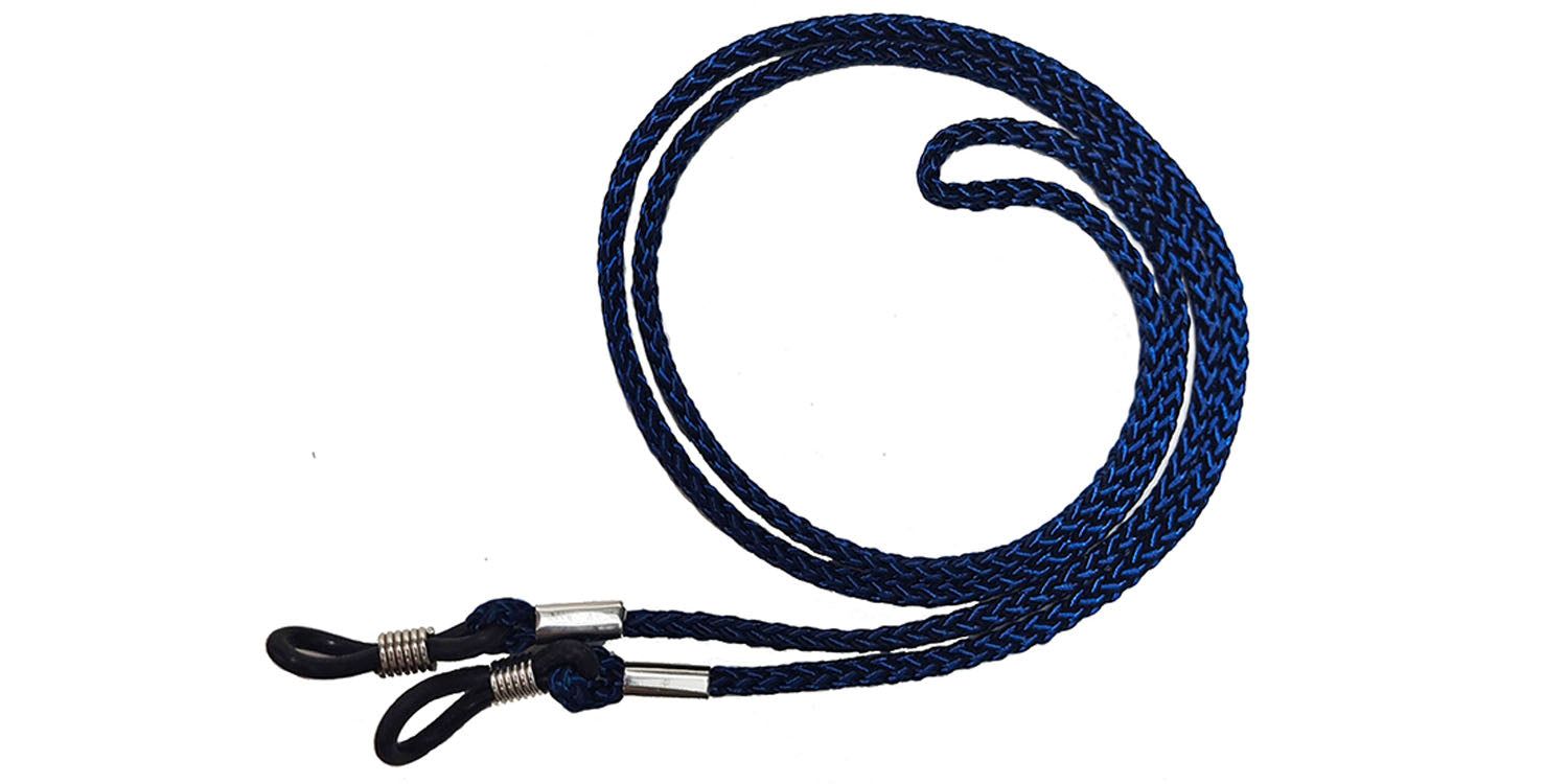 Cordon de lunettes bleu tressé. Extrémités métalliques avec boucles pour fixation aux branches.