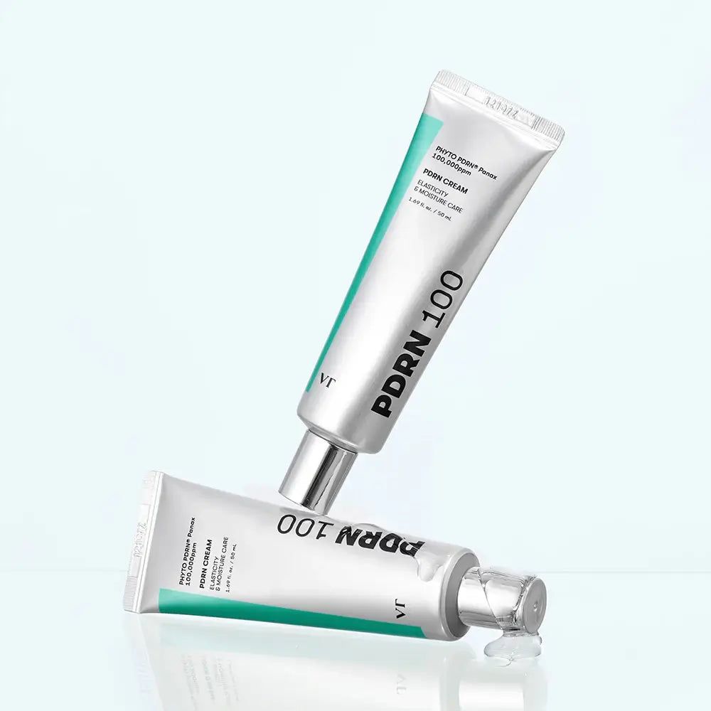 Deux tubes de crème VT Cosmetics PDRN 100, l'un posé sur l'autre, avec un accent turquoise.