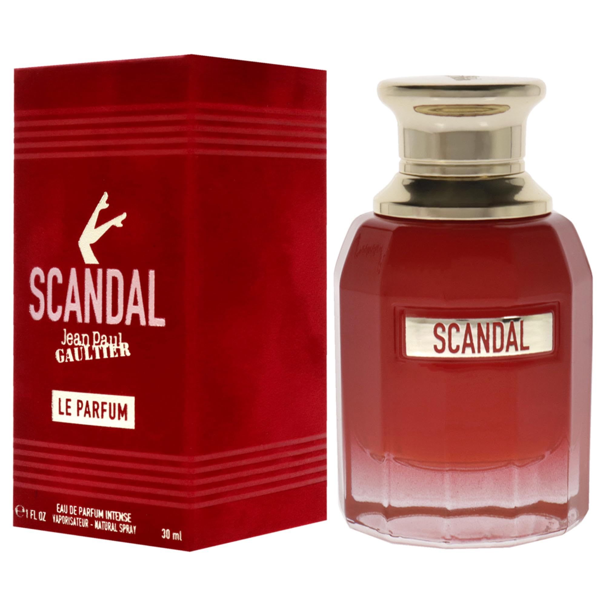 Flacon rouge, bouchon doré, emballage rouge. Inscription SCANDAL et LE PARFUM.