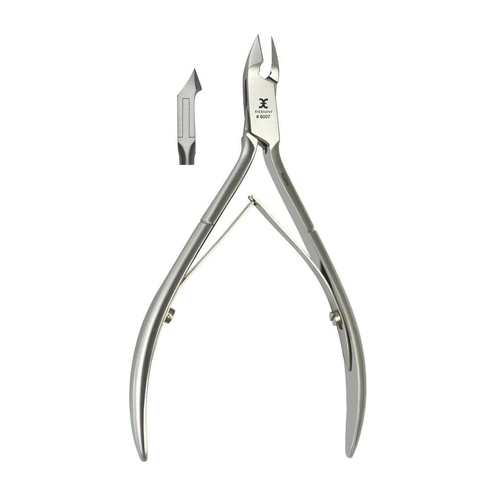 Metalen nagelriemtang. Met snijkant en apart reserveonderdeel. Logo en productnummer zichtbaar.