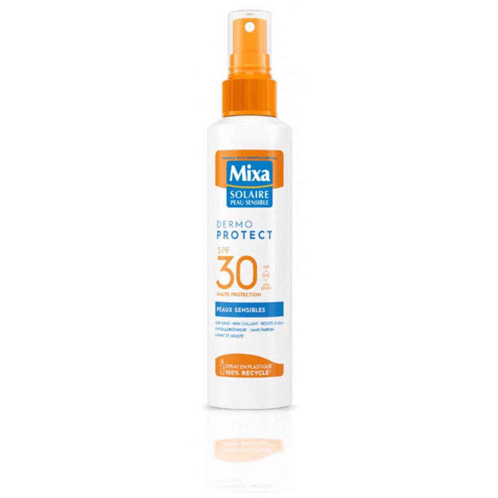Witte sprayfles met oranje sproeikop. Opschrift: Mixa, Solaire, Dermo Protect, SPF 30, Peaux Sensibles. 100% recyclebaar.