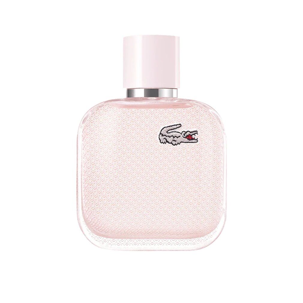 Flacon rose avec bouchon rose clair. Logo crocodile Lacoste. Forme carrée. Sur fond blanc.