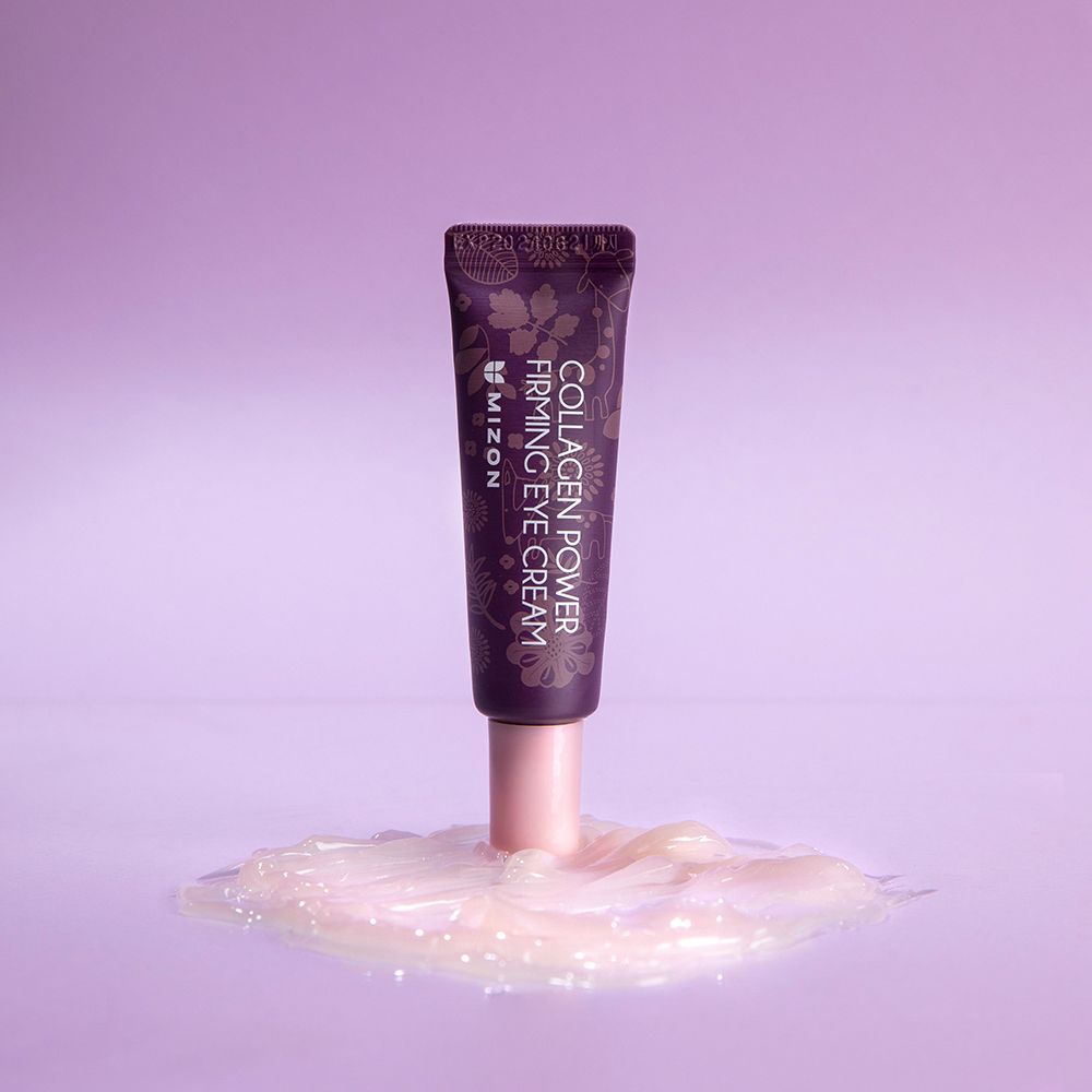 Paarse tube met bloemmotief. Gedrukt: Collagen Power Firming Eye Cream. Merk MIZON. Op crème.