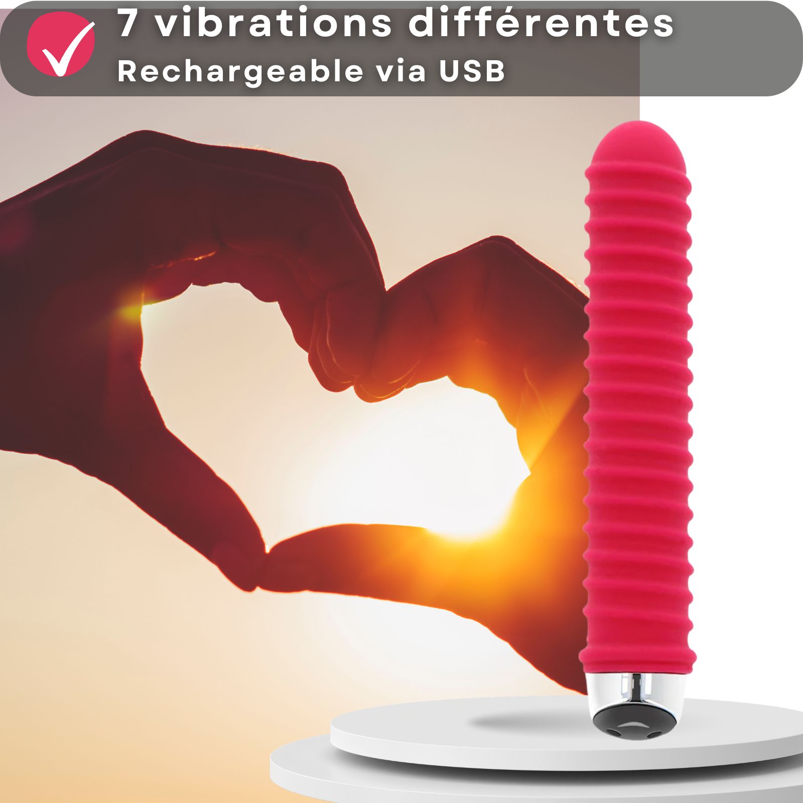 Vibrateur rouge cannelé. Texte: 7 vibrations, rechargeable via USB.