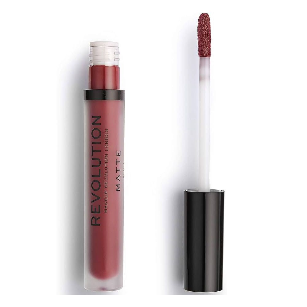 Tube de gloss avec applicateur ouvert. L'applicateur montre la couleur du produit. "REVOLUTION MATTE" est écrit sur le tube.