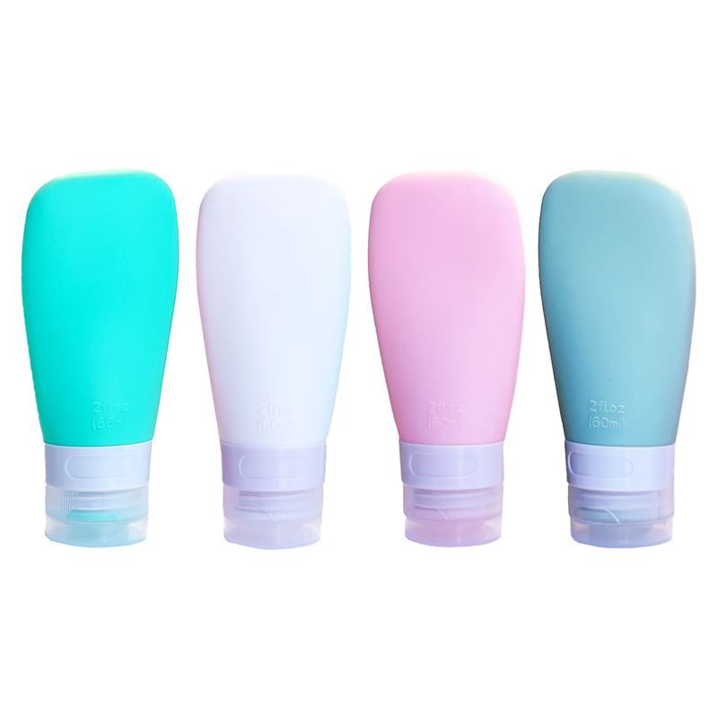 Quatre flacons de voyage colorés. Couleurs : turquoise, blanc, rose et vert. Avec couvercle blanc. Texte : 2 fl oz (60 ml).