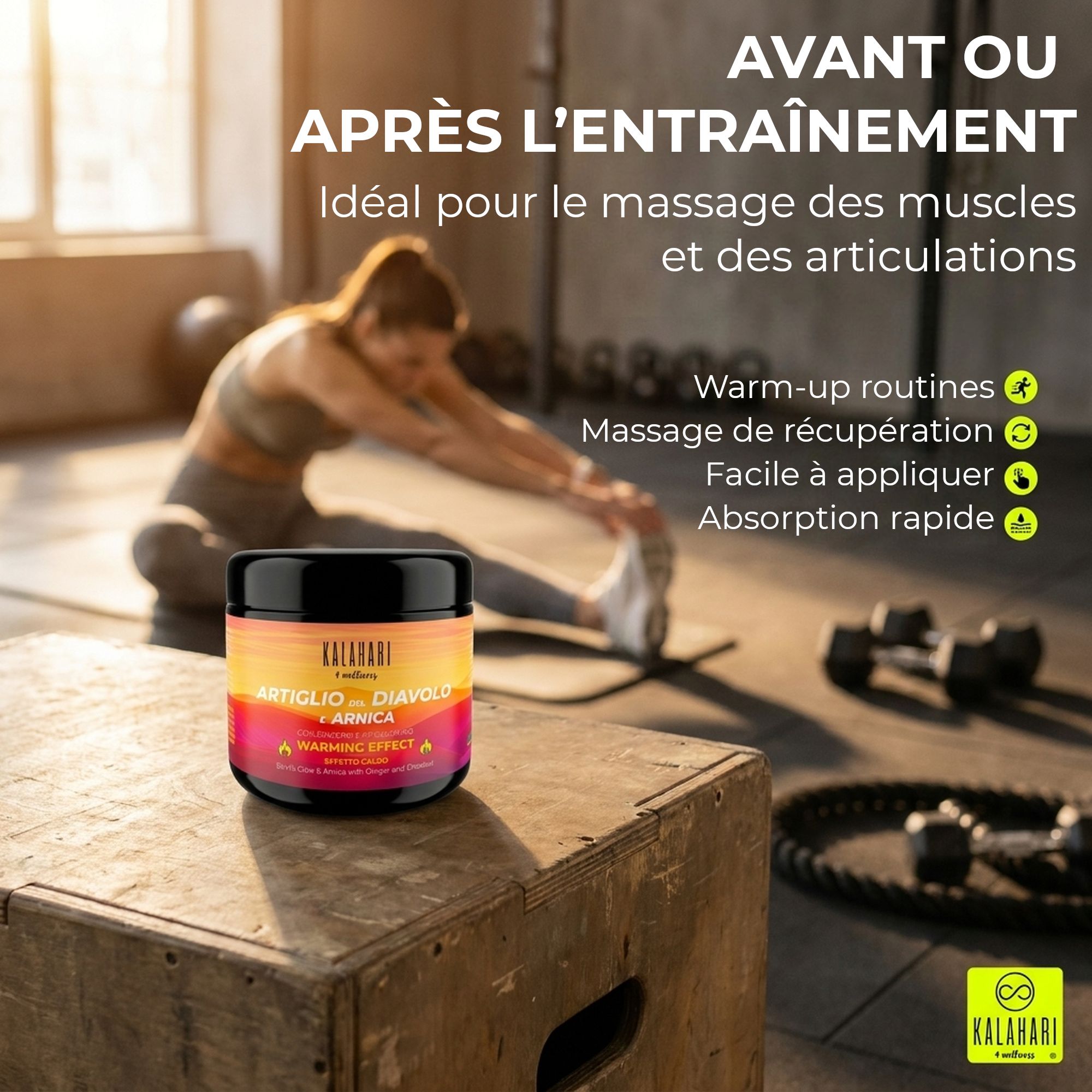 Une femme s'étire dans une salle de sport. Un pot de Griffe du diable + Arnica sur une boîte en bois.