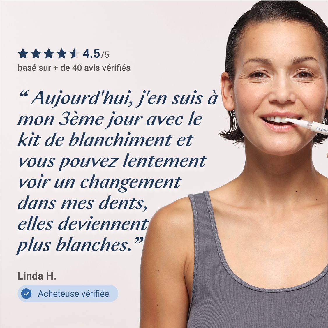 Femme souriante tenant un stylo gel. Citation : "Les dents deviennent plus blanches".