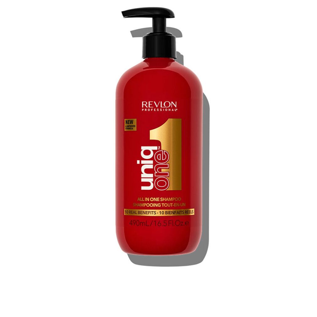 Rode shampoo fles met zwarte pomp. Opschrift: Revlon Professional Uniq One. 10 voordelen. 490ml/16.5 fl.oz.