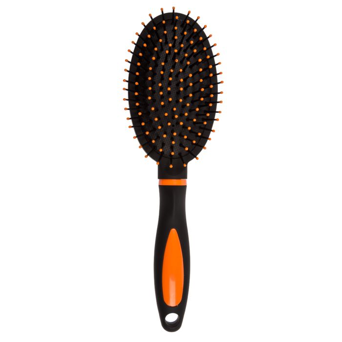 Brosse à cheveux ovale avec manche noir et accents orange. Tête de brosse noire avec poils orange.