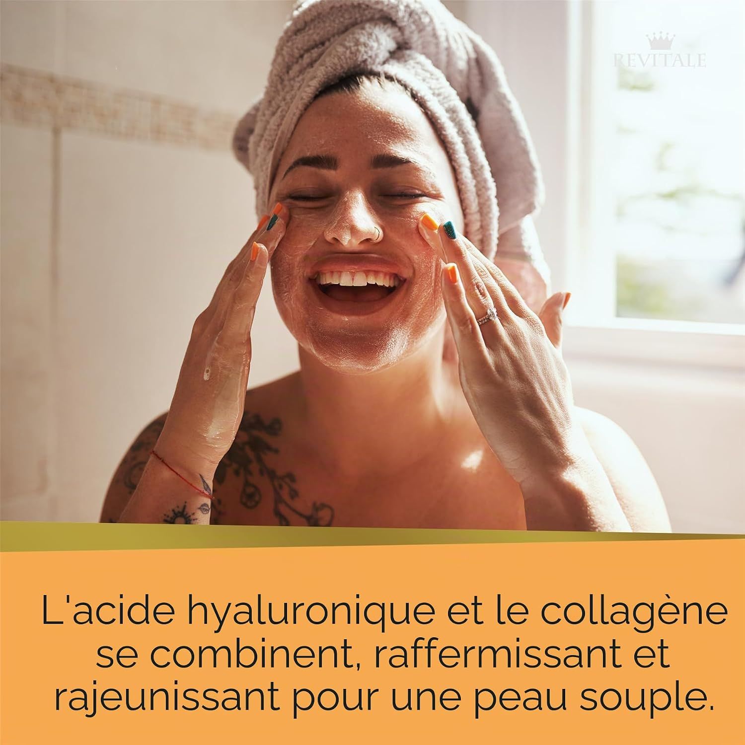 Femme avec une serviette sur la tête appliquant un masque facial.