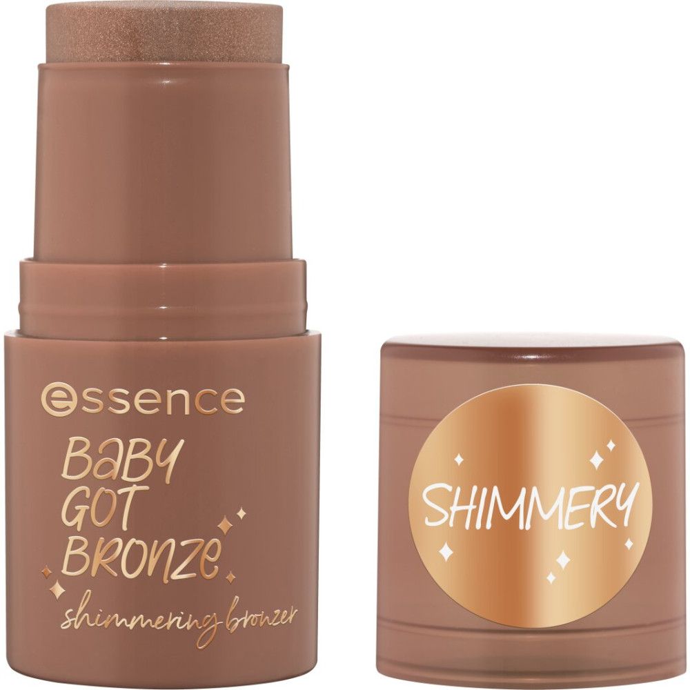 Stick bronzant avec couvercle. Le stick porte l'inscription "essence Baby Got Bronze shimmering bronzer". Le couvercle a un autocollant doré avec "SHIMMER".