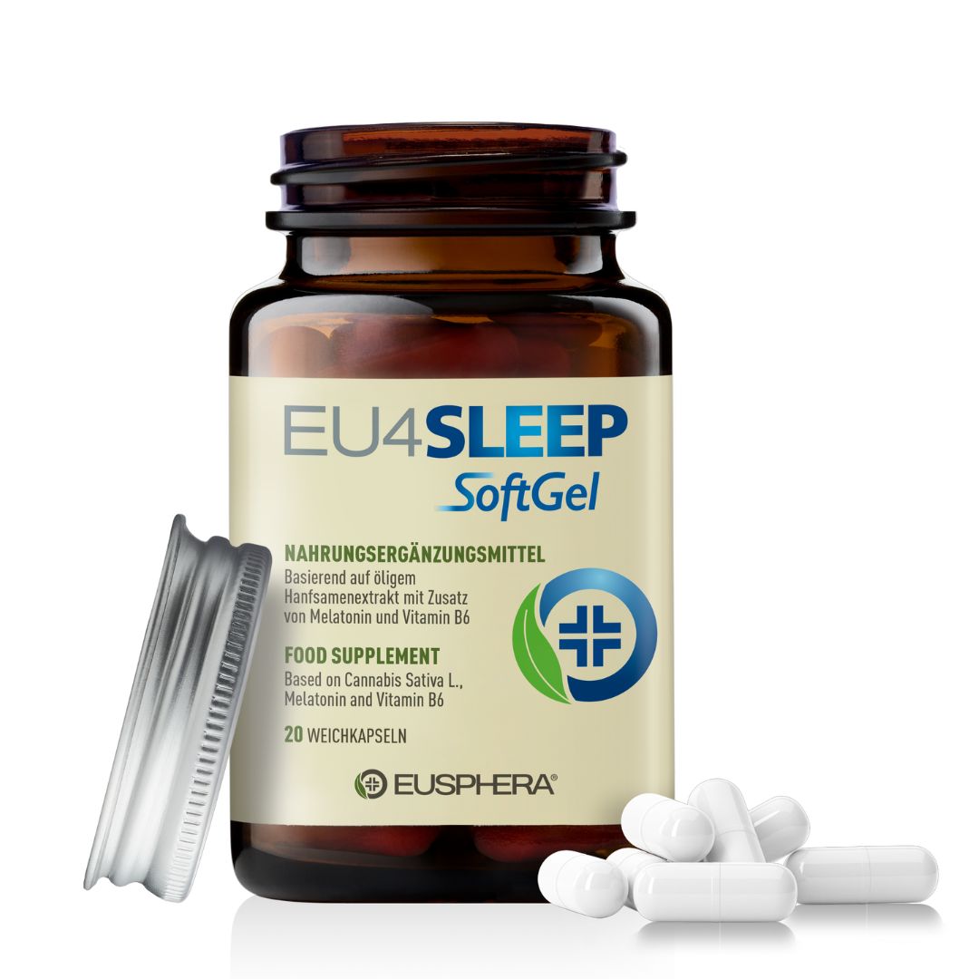 Flacon en verre brun, couvercle ouvert, gélules à côté. Inscription: EU4SLEEP SoftGel. 20 gélules.