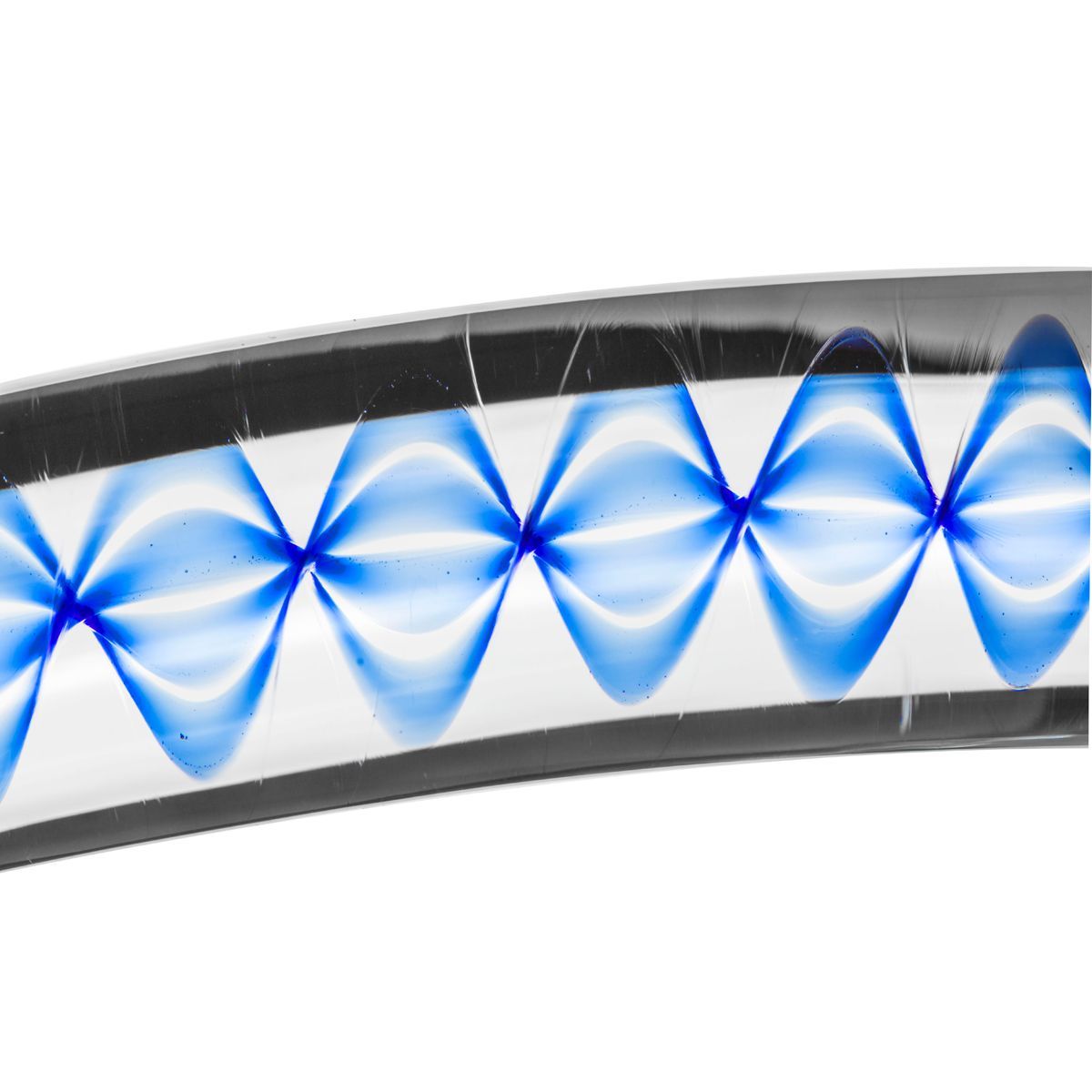 Glasdildo No. 4. Détail de la tige. Tige en verre transparent avec motif bleu. Design ondulé.