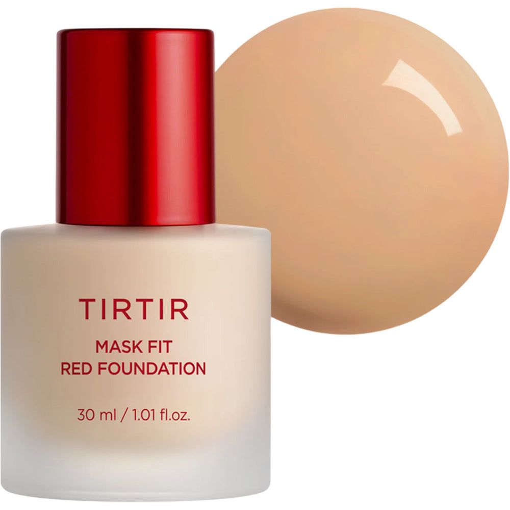 Flacon de TIRTIR Mask Fit Red Foundation avec bouchon rouge. Texte : "MASK FIT RED FOUNDATION" et "30 ml / 1.01 fl.oz". À côté, une goutte de fond de teint.