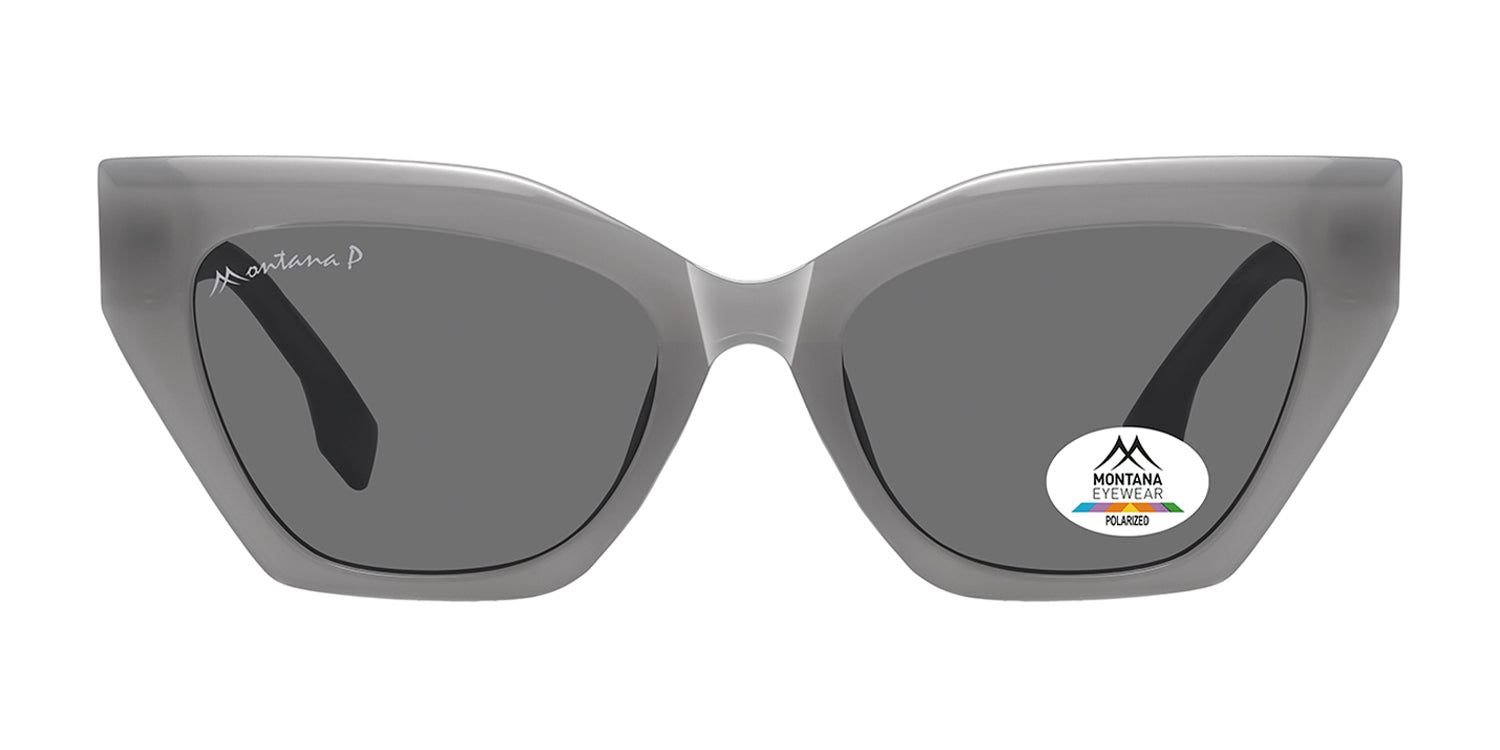 Lunettes de soleil grises avec verres foncés. Logo Montana Eyewear sur le verre. Forme rectangulaire aux coins arrondis. Branches noires.