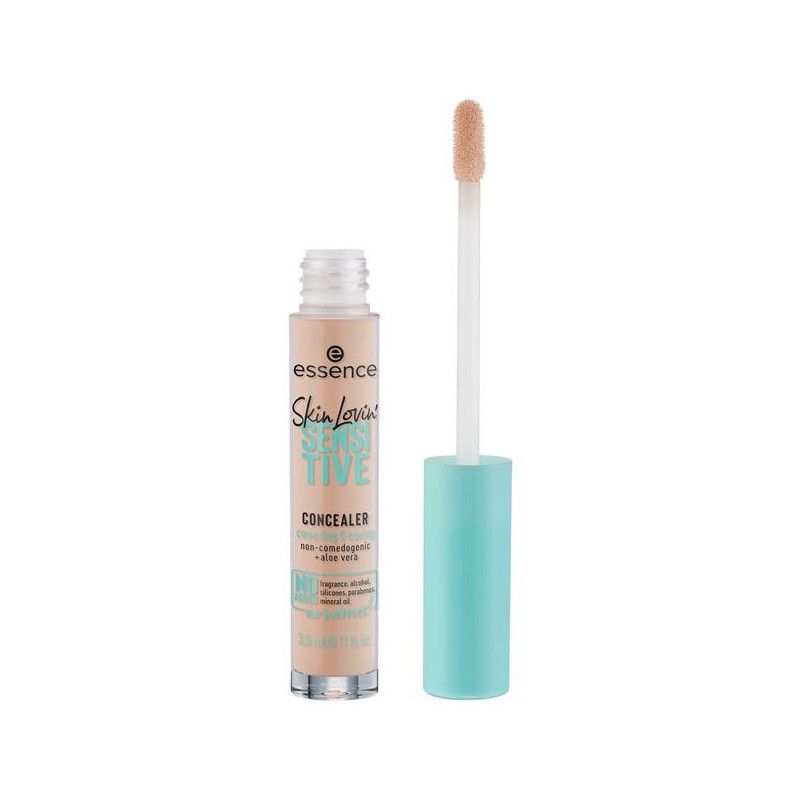 Correcteur Essence Skin Lovin' Sensitive dans un flacon transparent avec bouchon bleu clair et applicateur.