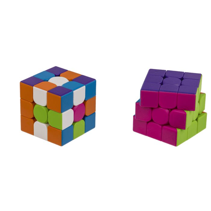 Twee OOTB Magic Cubes. Links: veelkleurig. Rechts: blauw, roze, groen. Eén kubus gedeeltelijk uit elkaar.