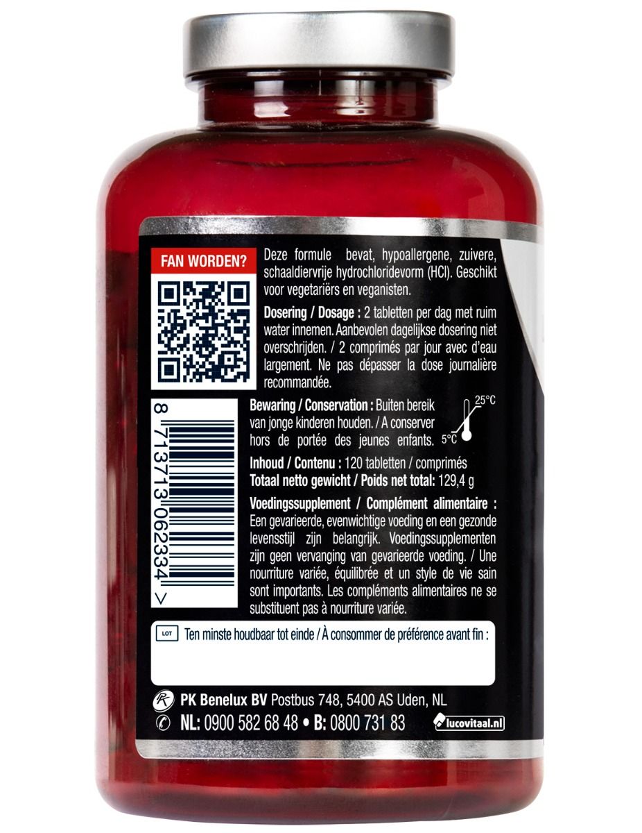 Achterkant rode fles. Etiket met dosering, samenstelling, houdbaarheidsdatum en QR-code.