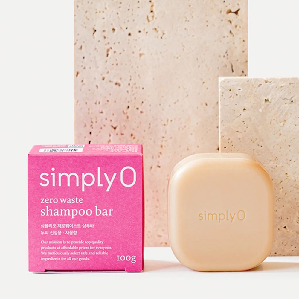 Barre de shampooing et emballage rose. Inscription: simplyO, zero waste shampoo bar, 100g. Barre aux coins arrondis.
