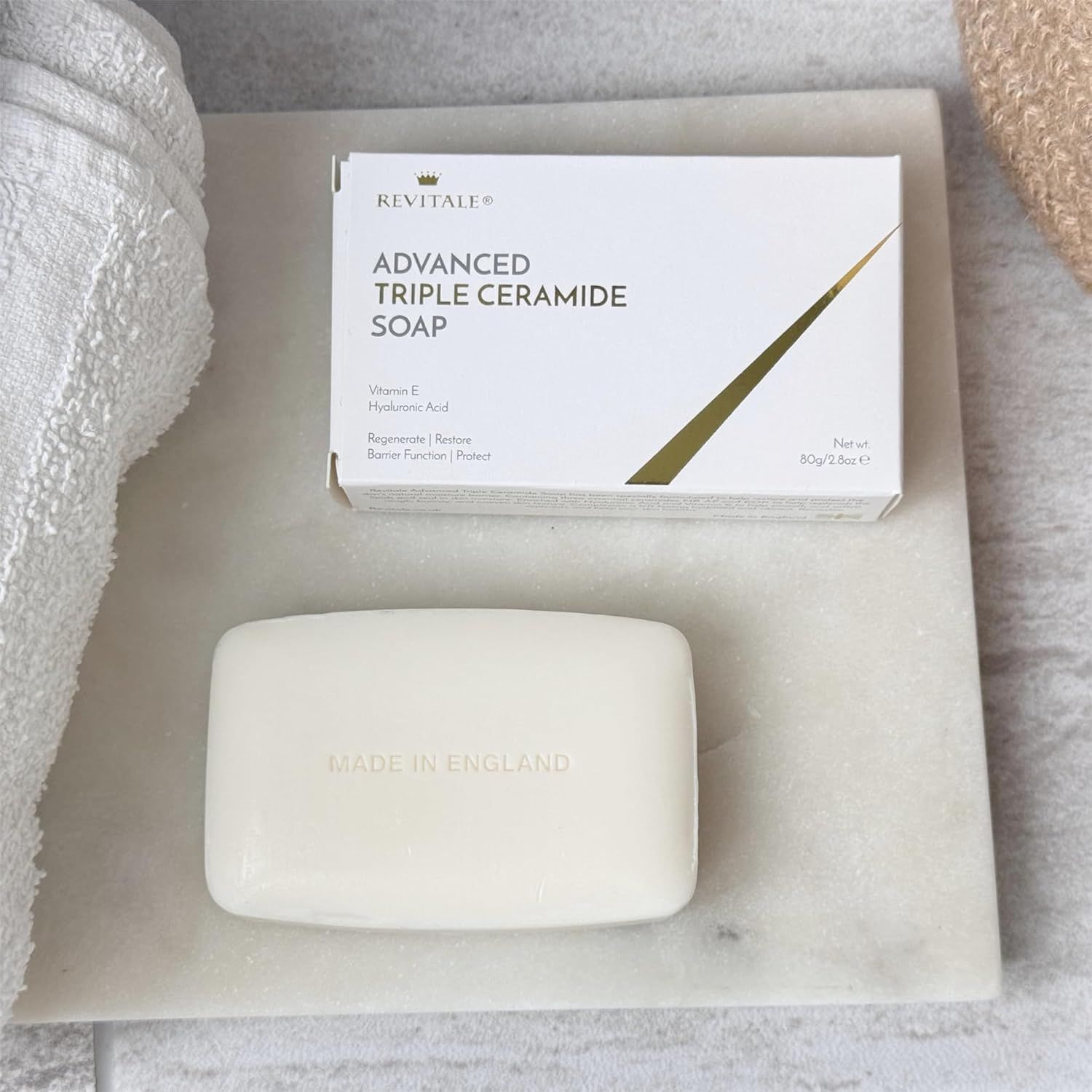Savon Revitale Triple Céramide, Vitamine E et Acide Hyaluronique. Fabriqué en Angleterre.