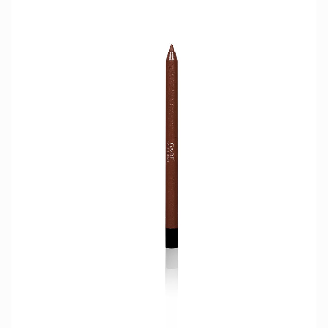Bruine lipliner. Op de lipliner staat "GA-DE". Zwarte punt.