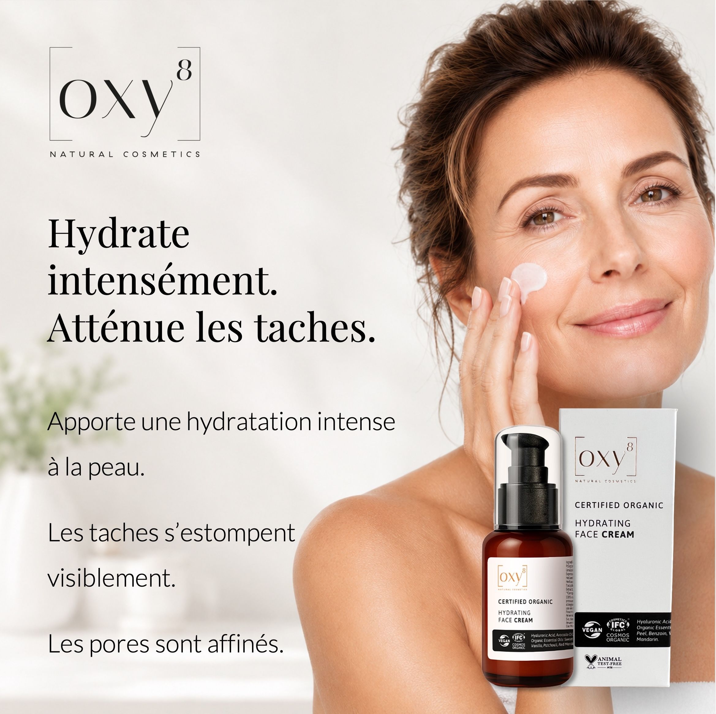 Femme appliquant de la crème : OXY8 Naturkosmetik, hydratation intense, réduit les taches.