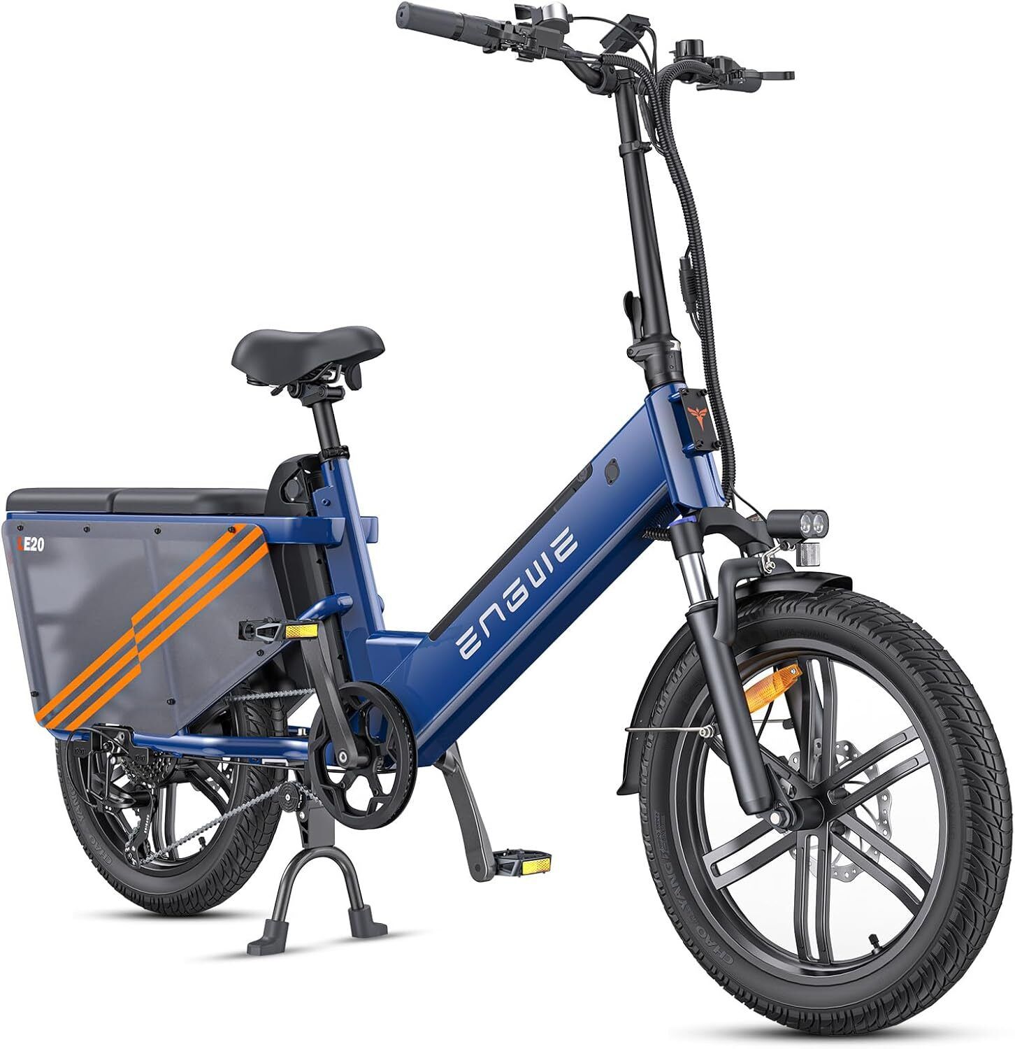 Vélo électrique bleu, vue de face. Marque ENGWE visible. Modèle LE20. Porte-bagages, détails noirs, rayures orange.