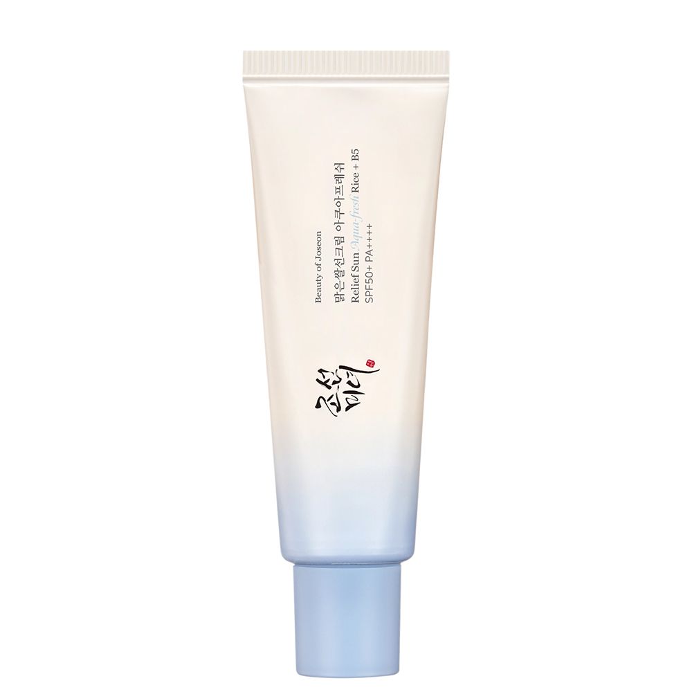 Tube de crème solaire avec des icônes de riz et de panthénol.