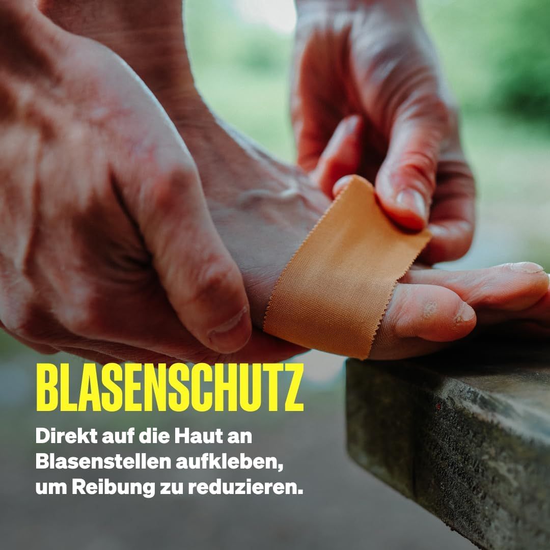 Application de ruban SPORTTAPE à l'oxyde de zinc pour la prévention des ampoules sur le pied.