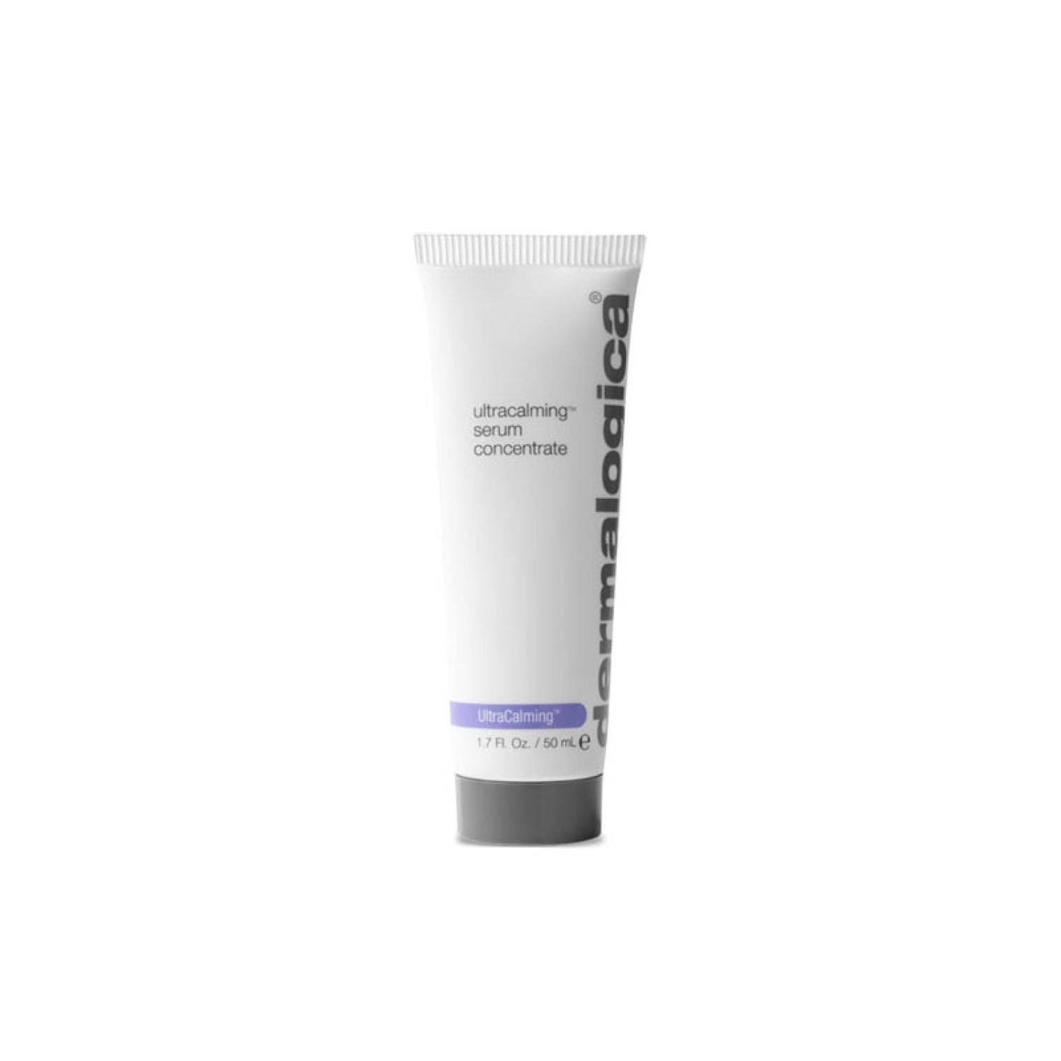 Tube blanc, bouchon gris. Inscription: UltraCalming Serum Concentrate, Dermalogica. Détail violet.