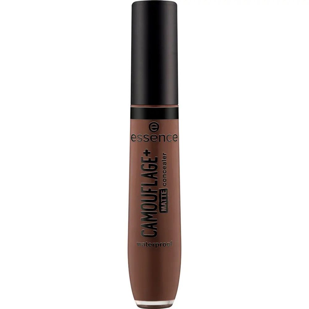 Tube de correcteur brun avec bouchon noir. Inscription: CAMOUFLAGE+ matte concealer, waterproof. Marque: essence.