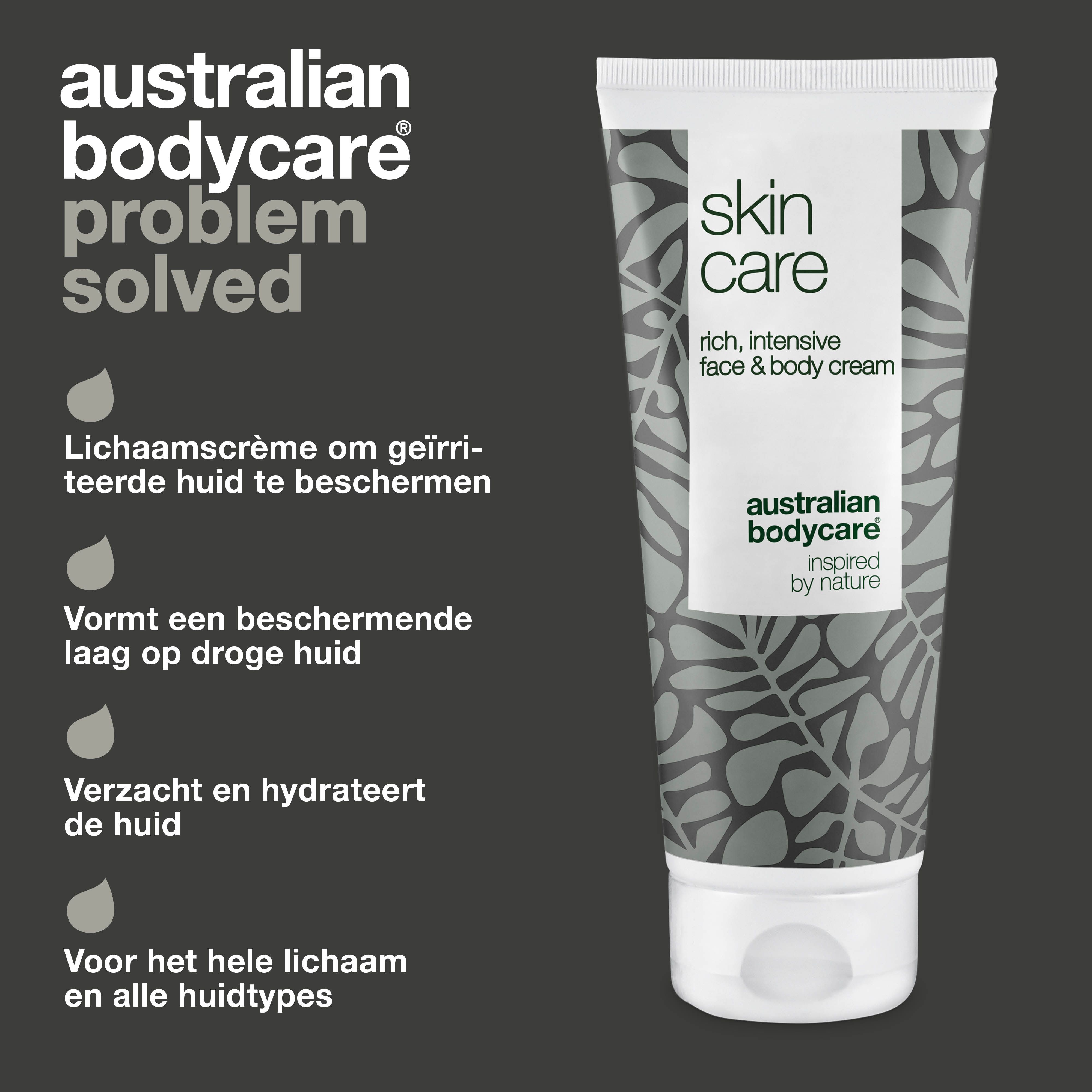 Crèmetube naast tekst. Tekst: Bodycrème om de geïrriteerde huid te beschermen. Maakt de huid zacht en gehydrateerd. Merk: Australian Bodycare.