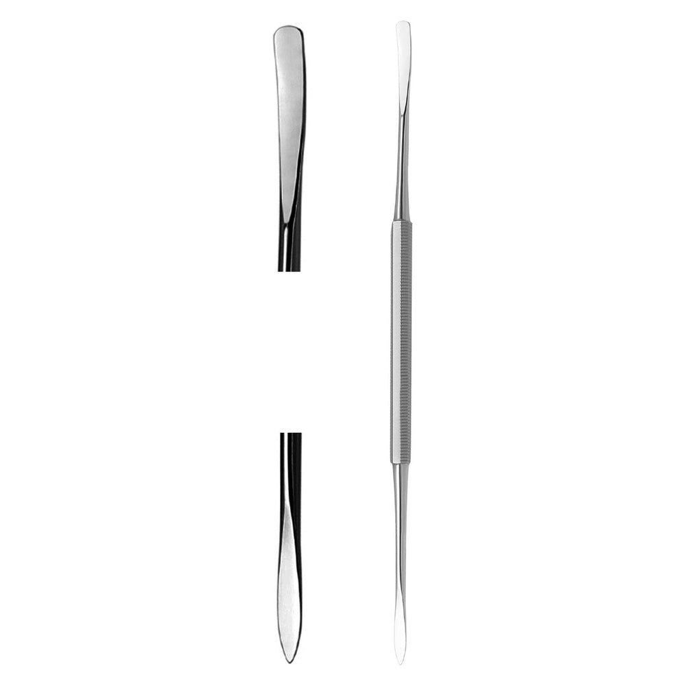 Instrument à ongles en métal à double extrémité. Une extrémité est en forme de spatule, l'autre arrondie. La poignée est striée.