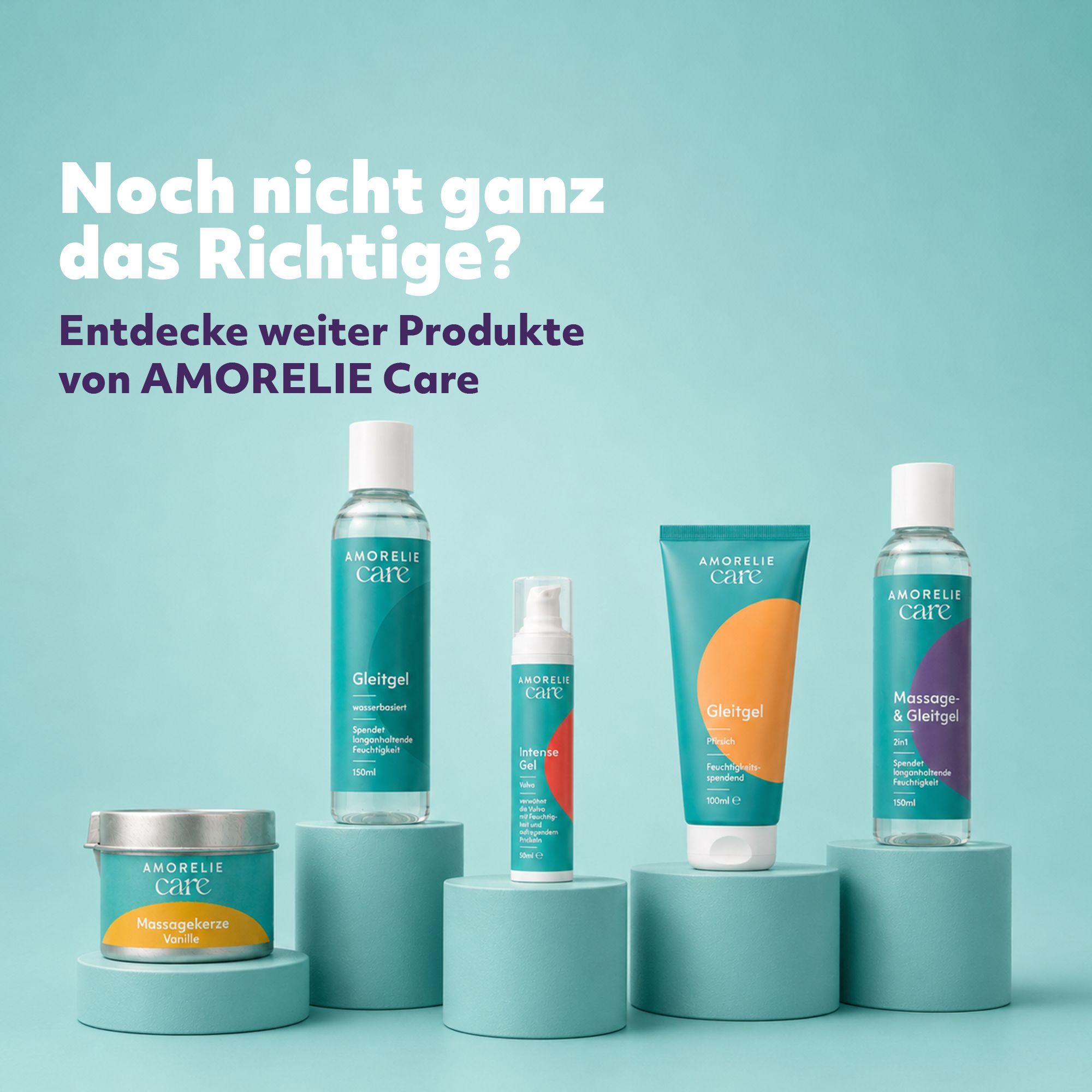 Plusieurs produits AMORELIE Care sur des socles étagés.